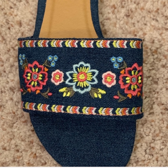 NWOT Bamboo Embroidered Slides (6) - Picture 3 of 5